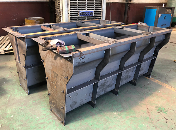 中央隔離墩鋼模具