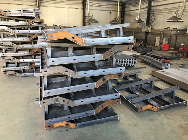 中央防撞護(hù)欄模具