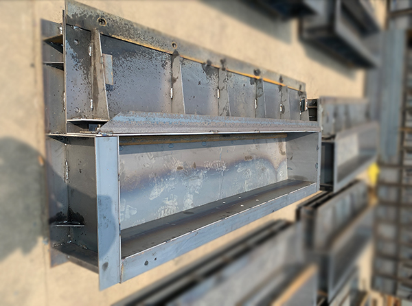 有砟軌道遮板模具