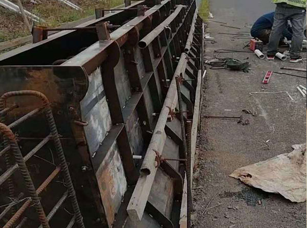 高速公路防撞護(hù)欄模具