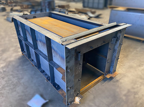 高鐵泄水溝模具