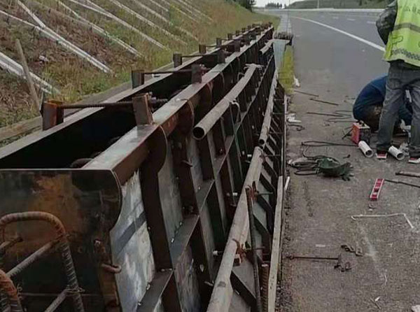 防撞護(hù)欄鋼模具