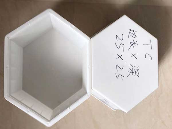 高速公路護(hù)坡模具