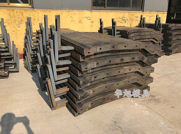 中央防撞護欄模具