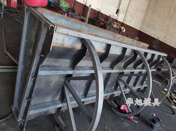 高速隔離墩模具